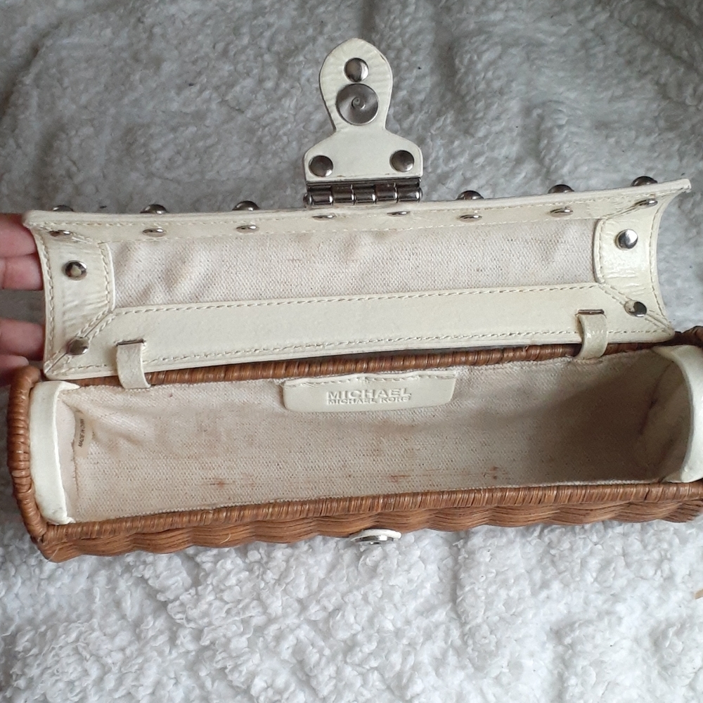Michael Kors Handpurse- RARE Design - Picture 7 of 7